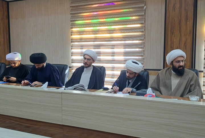 تصاویر/ نشست معاون پژوهش حوزه های علمیه با مدیران مدارس اردبیل