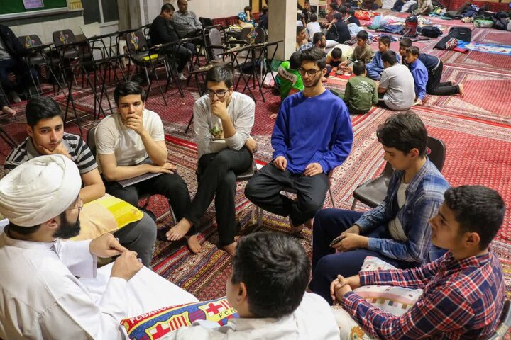 تصاویر/ حضور رییس شورای سیاستگذاری ائمه جمعه کشور در جمع معتکفین در مسجد روحانی