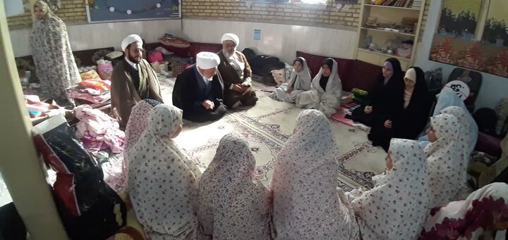 تصاویر/حضور امام جمعه ساوه در اعتکاف دانش آموزی مسجدفاطمه زهرا(س)