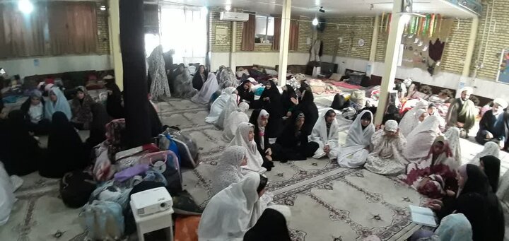 تصاویر/حضور امام جمعه ساوه در اعتکاف دانش آموزی مسجدفاطمه زهرا(س)