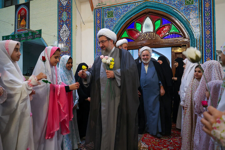 تصاویر/ حضور امام جمعه تبریز در معتکفین تبریزی