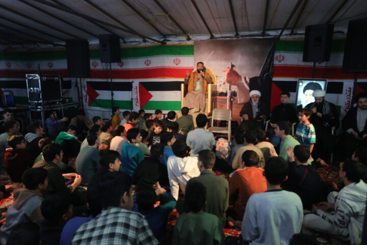 تصاویر / بزرگترین اعتکاف دهه نودی ها در مسجد سید اصفهان