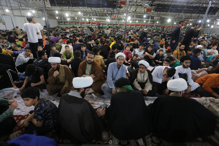 تصاویر / بزرگترین اعتکاف دهه نودی ها در مسجد سید اصفهان