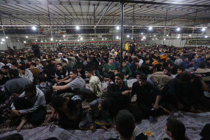 تصاویر / بزرگترین اعتکاف دهه نودی ها در مسجد سید اصفهان