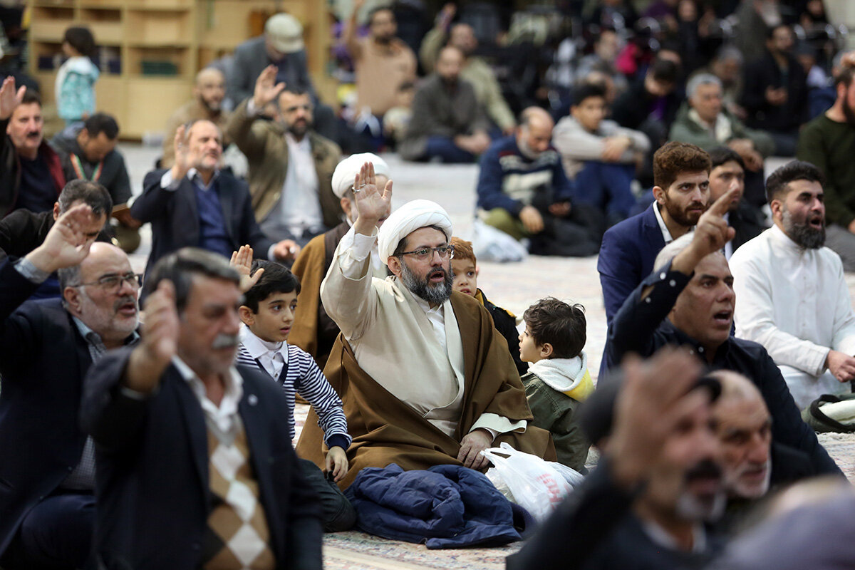 फ़ोटो/ हज़रत मासूमा क़ुम (स) की दरगाह पर इमाम अली (अ) के जन्म का जश्न मनाया गया