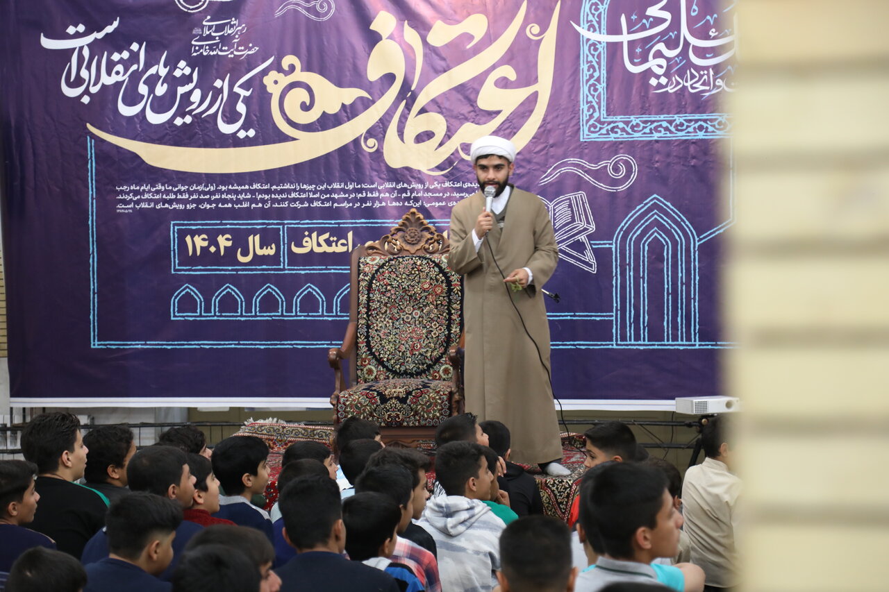 اعتکاف در مدرسه علمیه محمودیه برگزار شد