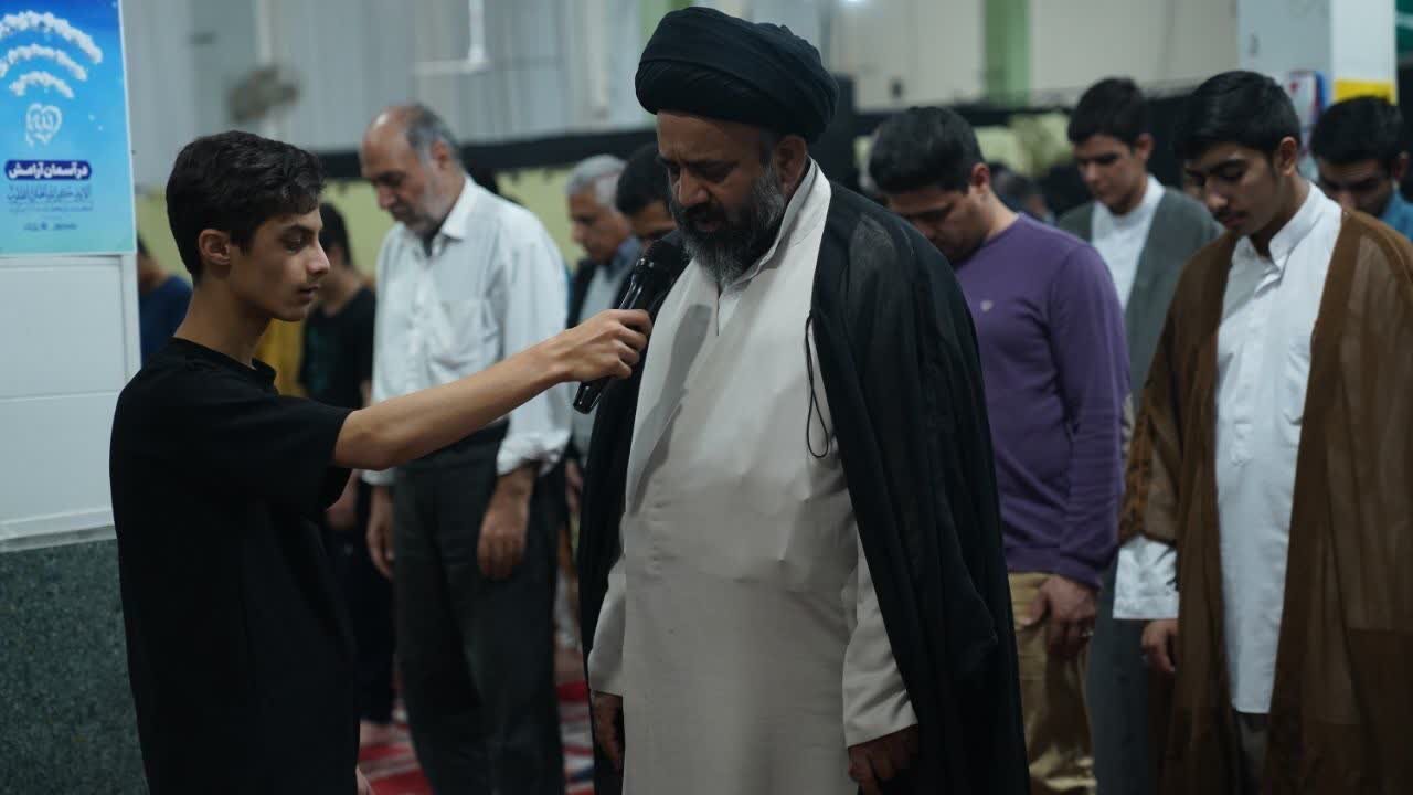 حضور پرشور نوجوانان پسر در آیین اعتکاف ایام‌البیض در مساجد شهرستان رفسنجان.