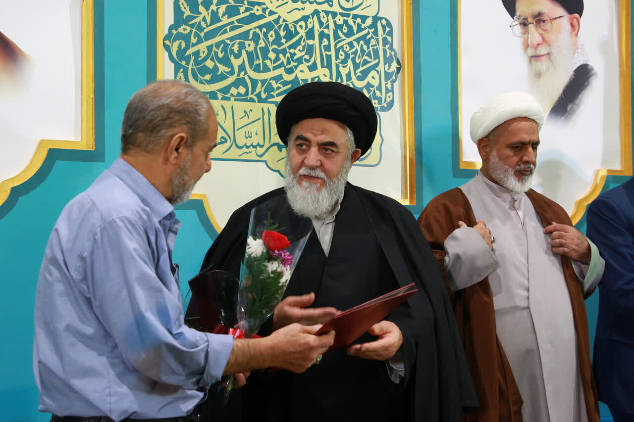 تجلیل از پدران شهدا در محفل قرآنی مسجد مقدس جمکران
