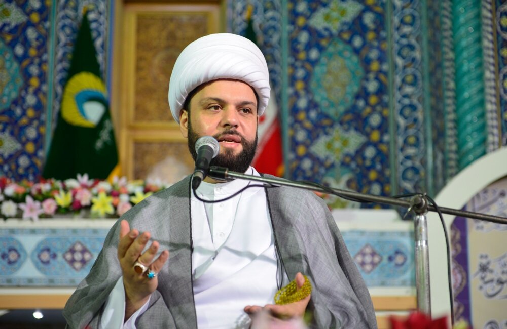 آموزه‌های مرتبط با دهه کرامت باید به سپری معنوی در جامعه تبدیل شوند