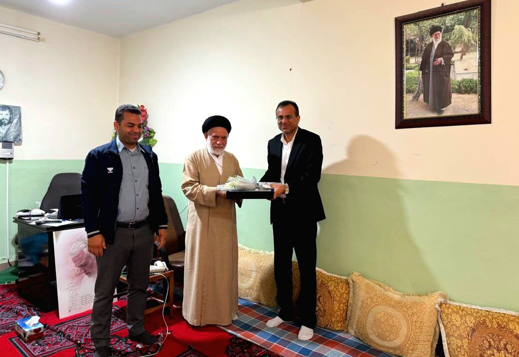 امام جمعه دیّر تجلیل شد