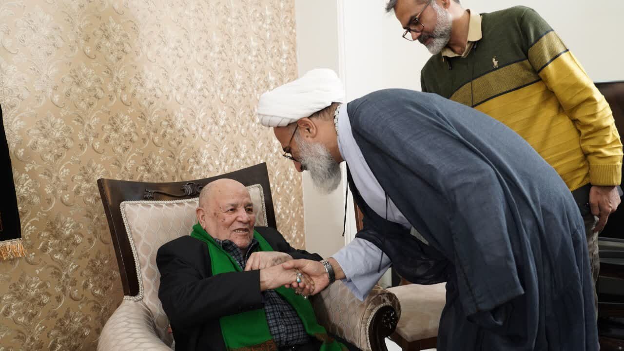 جلسه هیئت حبیب ‌ابن ‌مظاهر در منزل ذاکر پیشکسوت اهل‌بیت(ع) برگزار شد+تصاویر