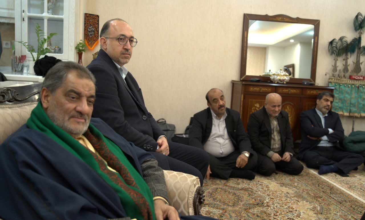 جلسه هیئت حبیب ابن مظاهر در منزل ذاکر پیشکسوت اهلبیت(ع) برگزار شد+تصاویر