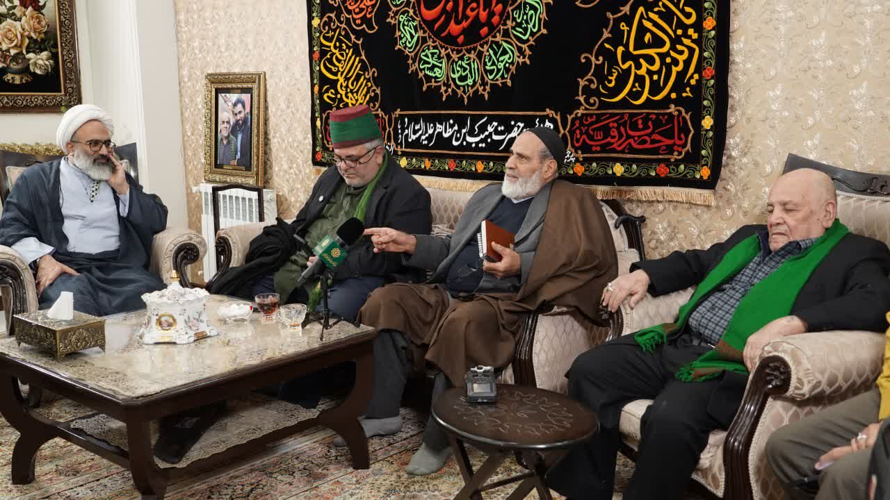 جلسه هیئت حبیب ‌ابن ‌مظاهر در منزل ذاکر پیشکسوت اهل‌بیت(ع) برگزار شد+تصاویر