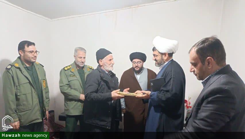 تجلیل مسئولان ابهر از خانواده شهید مهری + عکس