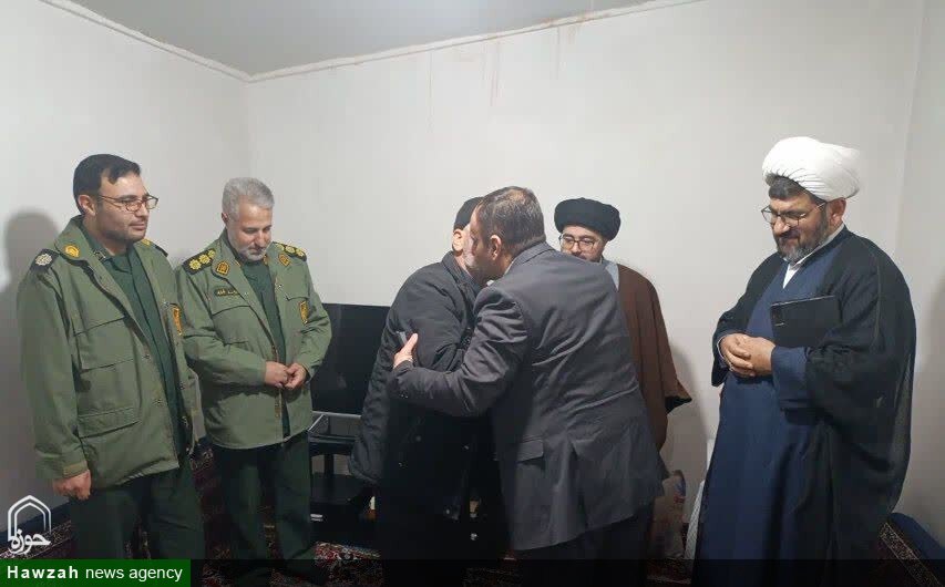 تجلیل مسئولان ابهر از خانواده شهید مهری + عکس