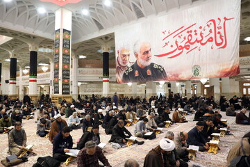 تصاویر/ اعمال ام داوود در حرم حضرت معصومه(س) و مسجد امام حسن عسکری (ع)