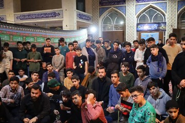 تصاویر/ دیدار استاندار و مسئولان یزد با دانش آموزان معتکف