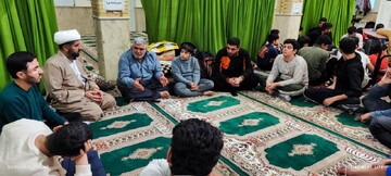 تصاویر/ برگزاری حلقه‌های «زندگی با آیه‌ها» در بین معتکفین مساجد  کامیاران