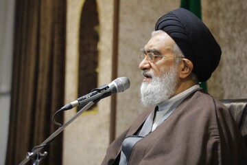 اقامه نماز راهبرد اصلی نظام اسلامی است