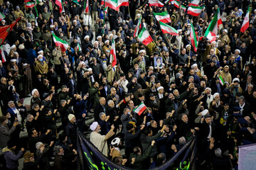 مردم انقلابی قم علیه اغتشاشگران به پا خاستند + عکس و فیلم