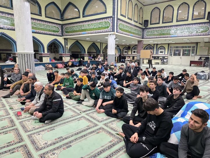 تصاویر/ حضور امام جمعه شهرستان ماکو در جمع معتکفین مسجد جامع شهر بازرگان