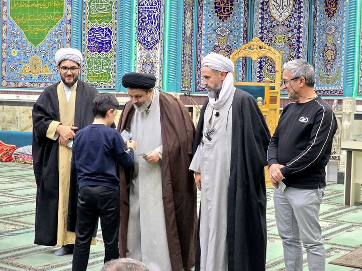 تصاویر/ حضور امام جمعه شهرستان ماکو در جمع معتکفین مسجد جامع شهر بازرگان