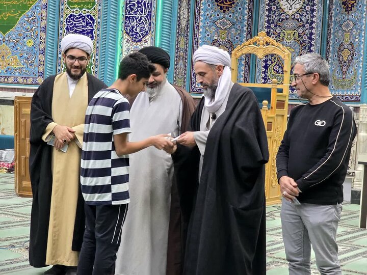 تصاویر/ حضور امام جمعه شهرستان ماکو در جمع معتکفین مسجد جامع شهر بازرگان