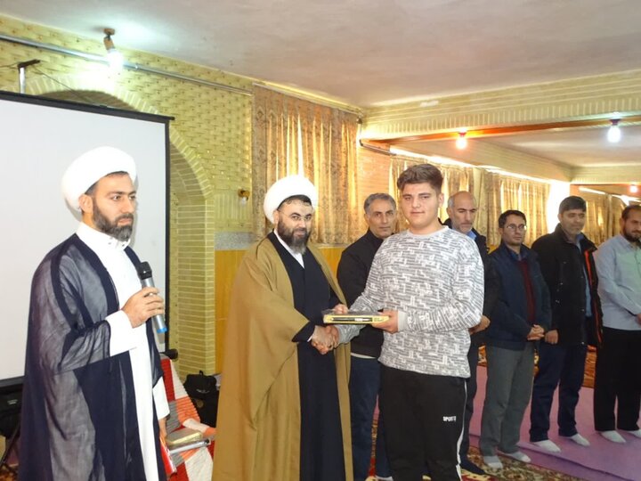 تصاویر/ حضور امام جمعه چهاربرج در جمع معتکفین