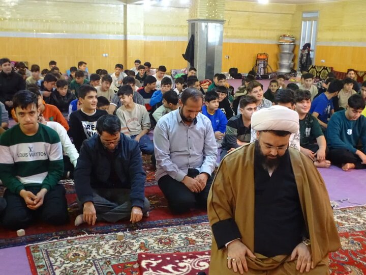تصاویر/ حضور امام جمعه چهاربرج در جمع معتکفین