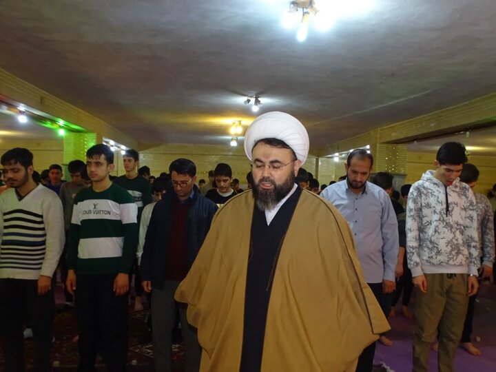 تصاویر/ حضور امام جمعه چهاربرج در جمع معتکفین