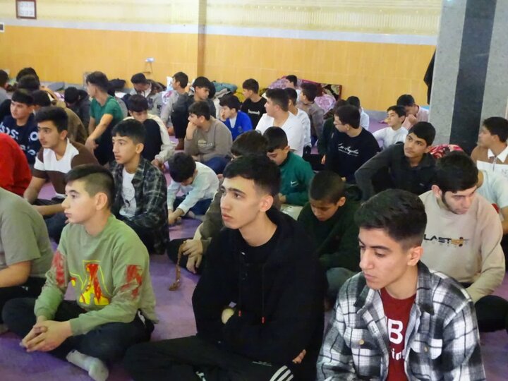 تصاویر/ حضور امام جمعه چهاربرج در جمع معتکفین