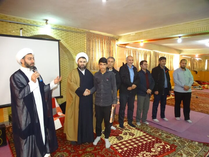 تصاویر/ حضور امام جمعه چهاربرج در جمع معتکفین