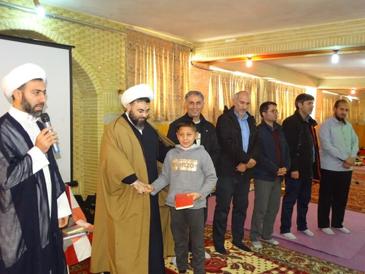 تصاویر/ حضور امام جمعه چهاربرج در جمع معتکفین