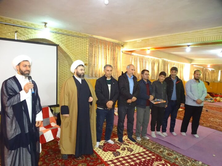 تصاویر/ حضور امام جمعه چهاربرج در جمع معتکفین