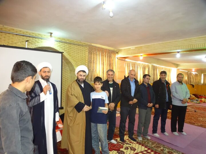 تصاویر/ حضور امام جمعه چهاربرج در جمع معتکفین