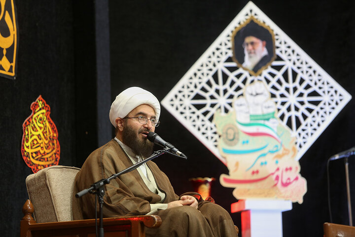 عزاداری زائران حرم حضرت معصومه (س) در سوگ عقیله بنی هاشم + تصاویر