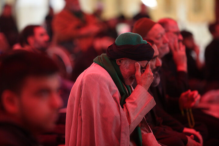 عزاداری زائران حرم حضرت معصومه (س) در سوگ عقیله بنی هاشم + تصاویر