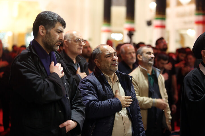 عزاداری زائران حرم حضرت معصومه (س) در سوگ عقیله بنی هاشم + تصاویر