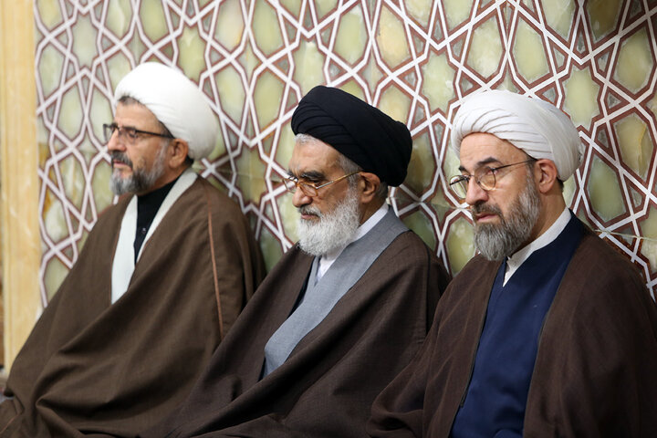 عزاداری زائران حرم حضرت معصومه (س) در سوگ عقیله بنی هاشم + تصاویر