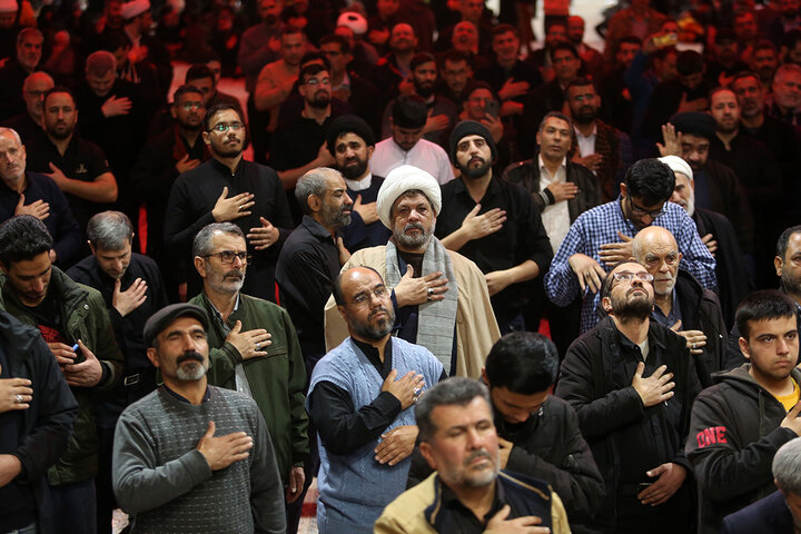 عزاداری زائران حرم حضرت معصومه (س) در سوگ عقیله بنی هاشم + تصاویر