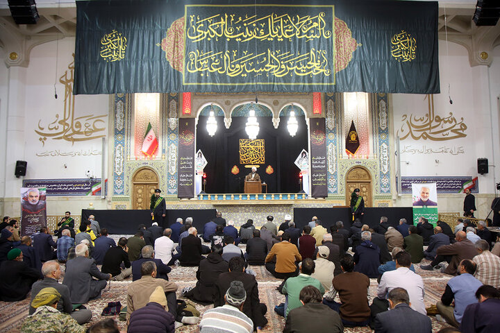 عزاداری زائران حرم حضرت معصومه (س) در سوگ عقیله بنی هاشم + تصاویر