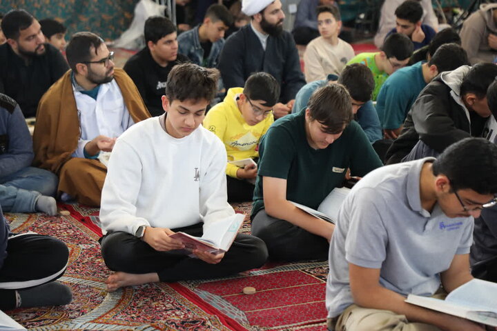 اعتکاف نوجوانان و جوانان  در مصلای قدس قم + تصاویر