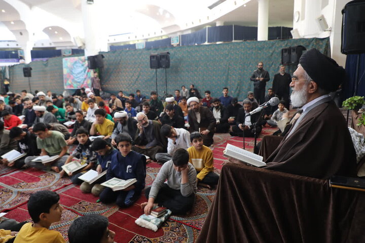 اعتکاف نوجوانان و جوانان  در مصلای قدس قم + تصاویر