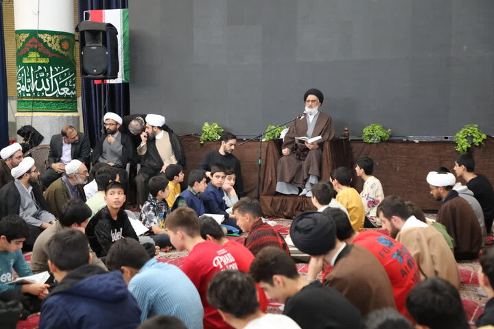 اعتکاف نوجوانان و جوانان  در مصلای قدس قم + تصاویر