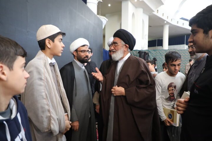 اعتکاف نوجوانان و جوانان  در مصلای قدس قم + تصاویر