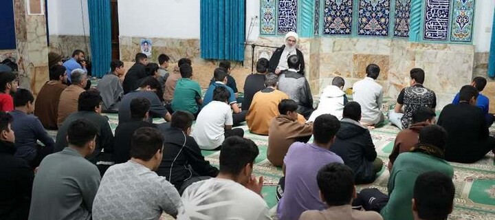 تصاویر/ حضور امام جمعه بوشهر در جمع معتکفین مدرسه علمیه امام خمینی(ره)
