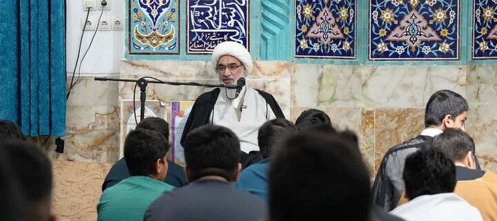 تصاویر/ حضور امام جمعه بوشهر در جمع معتکفین مدرسه علمیه امام خمینی(ره)