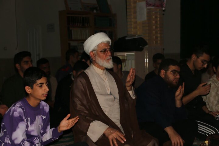 تصاویر/ مراسم وفات حضرت زینب (س) در میان معتکفین مسجد امام حسن (ع) کامیاران