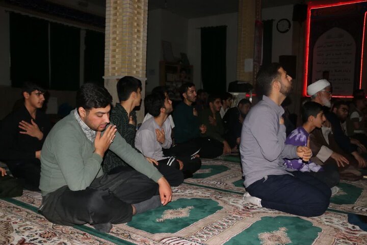 تصاویر/ مراسم وفات حضرت زینب (س) در میان معتکفین مسجد امام حسن (ع) کامیاران