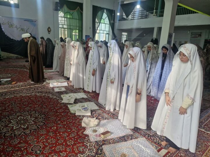 تصاویر/حضور مبلغین مدرسه علمیه مهدیه خنداب در جمع معتکفین